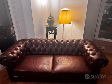 Divano stile Chesterfield