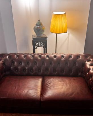 Divano stile Chesterfield