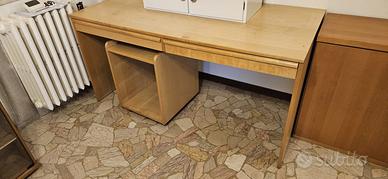 Scrivania in legno vintage