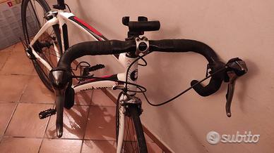 Bici da corsa Blue bike in carbonio