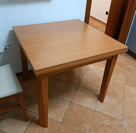 Tavolo in legno massello