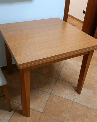 Tavolo in legno massello