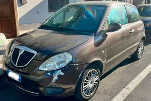 Lancia Ypsilon 1.3 multijet 75cv VERSUS