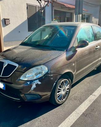 Lancia Ypsilon 1.3 multijet 75cv VERSUS