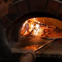 Attività di pizzeria da asporto ben avviata