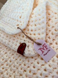 Plaid bianco fatto all’uncinetto fatto a mano