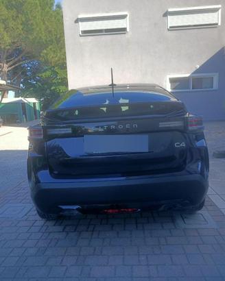 Citroen C4 praticamente nuova.
