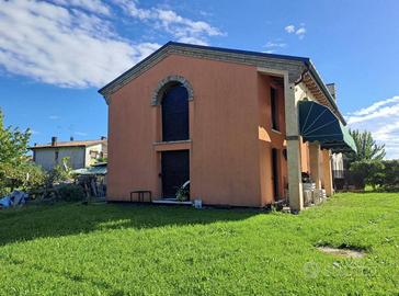 Immobile in asta di 259 m² con 3 locali e box auto