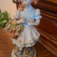 Bambina con cestino di fiori ,Capodimonte