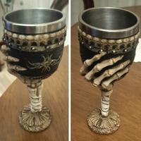 Calice gotico Halloween  mano scheletrica & teschi