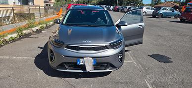 AUTO KIA STONIC