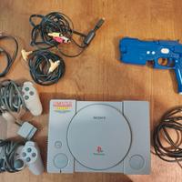PlayStation 1 con 2 DualShock e pistola GunCon