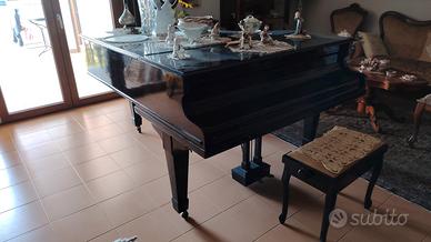 pianoforte mezza coda nero lucido