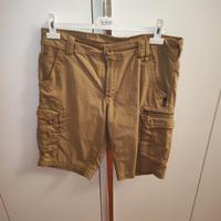 Bermuda cargo beige con macchia, tasconi laterali