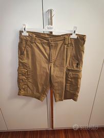 Bermuda cargo beige con macchia, tasconi laterali