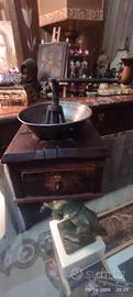 Antico Macinacaffè a Manovella in Legno e Ferro 