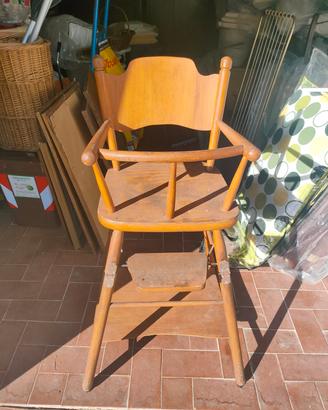 Seggiolone in legno 