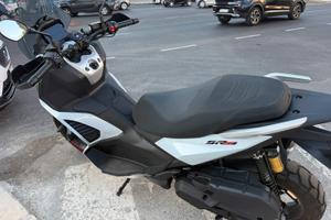 Aprilia sr gt 400