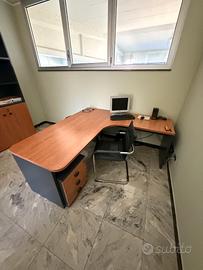 Scrivania completa + Cassettiera + scaffali +sedia
