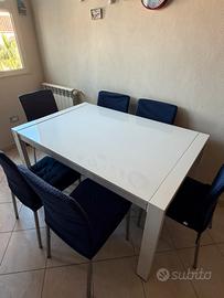 Tavolo rettangolare allungabile con 6 sedie