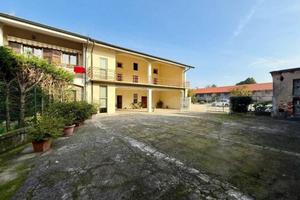 a Lonato del Garda Ampio Casale di 350mq In Vendit