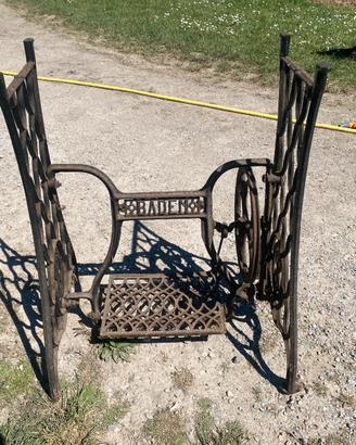 Piedistallo in ghisa macchina da cucire