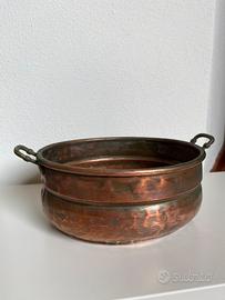 Ciotola ovale vintage con manici in rame