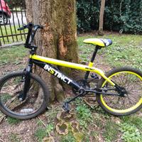 Bici Bambino MBM BMX Instinct 20 Freestyle Gialla