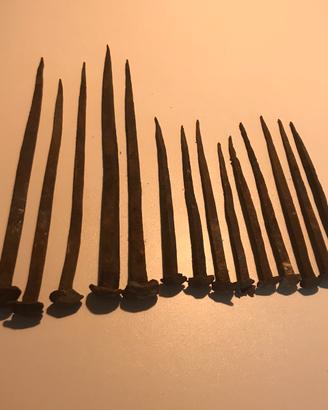 Chiodi antichi in ferro battuto