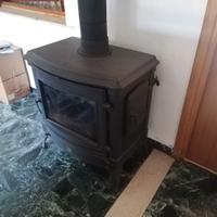 STUFA A LEGNA IN GHISA