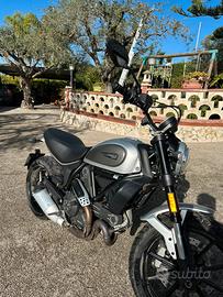 Ducati scrambler 800 grigio