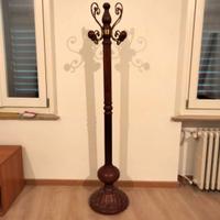 Attaccapanni da terra in legno e ottone
