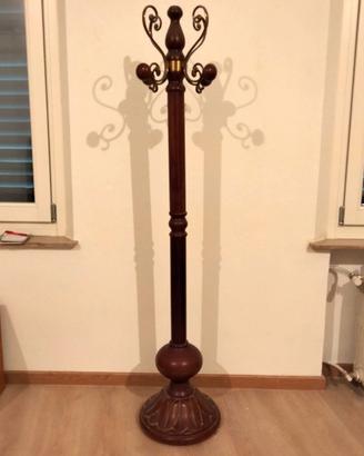 Attaccapanni da terra in legno e ottone