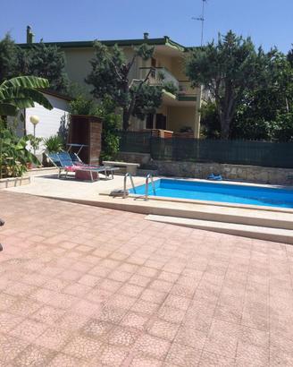 villa con piscina