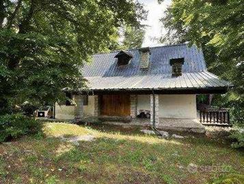 Immobile in asta di 237 m² con più di 5 locali e b