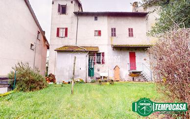 Porzione di casa a Maranzana 5 locali