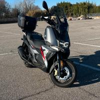 Scooter BMW C400X del 2023