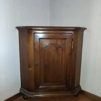 Mobile in legno massello angolare