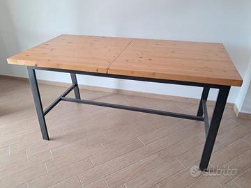 Tavolo da Pranzo di Design con Storia Teatrale