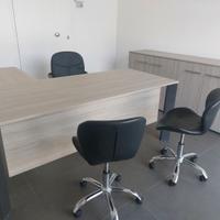 Scrivania ,poltroncine ,armadietto ufficio