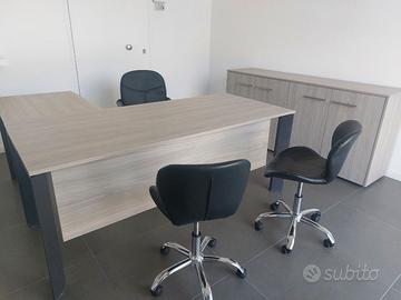 Scrivania ,poltroncine ,armadietto ufficio