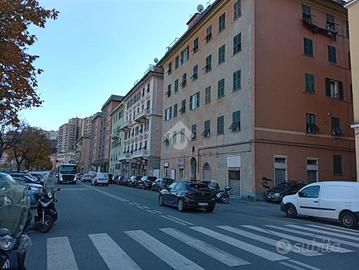 4 LOCALI A GENOVA