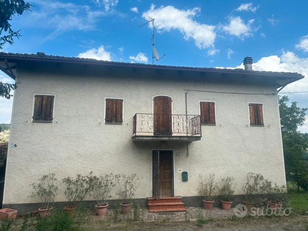 Casa indipendente con stalla e giardino