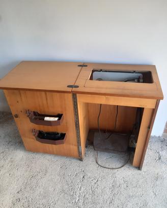 Macchina da cucire Borletti a pedale e 220v