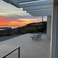 Villa sospesa tra cielo e mare