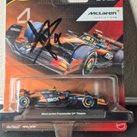 Hot Wheels F1 Lando Norris autografato a mano.