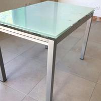 NUOVI TAVOLI CON PIANO IN VETRO TEMPERATO