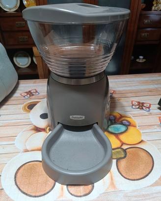 distributore automatico crocchette