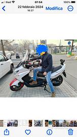 SCOOTER IN BUONE CONDIZIONI. BATTERIA NUOVA