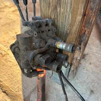 Distributore idraulico trattore